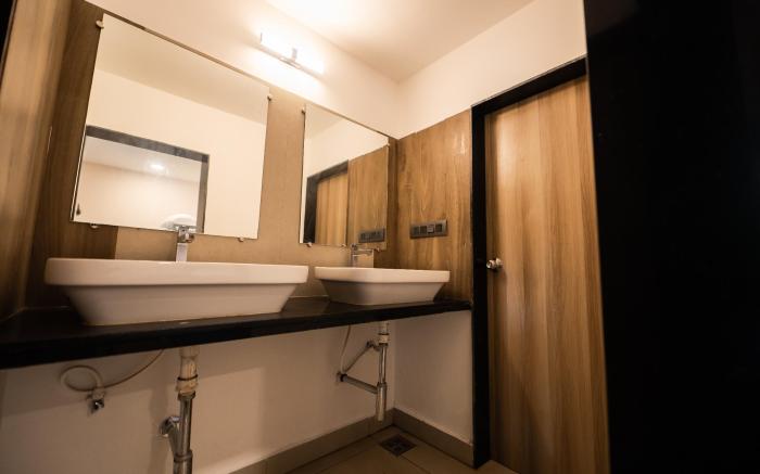 Royal 78 Backpackers - Bar & Restaurant