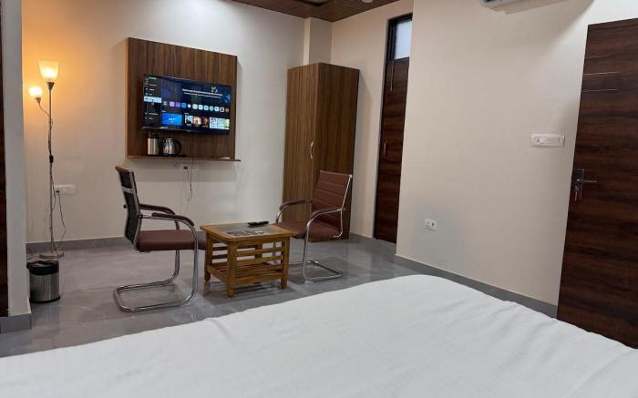 Drip Inn Loft w/ Elegant City Escape | Alpha 2