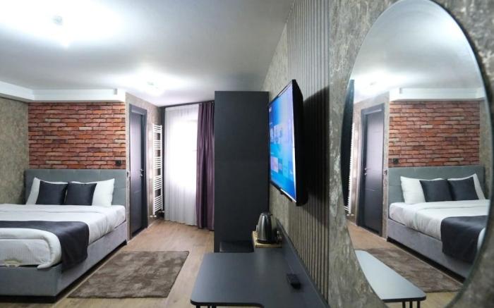 Urban Ease in a Sleek Maltepe Space