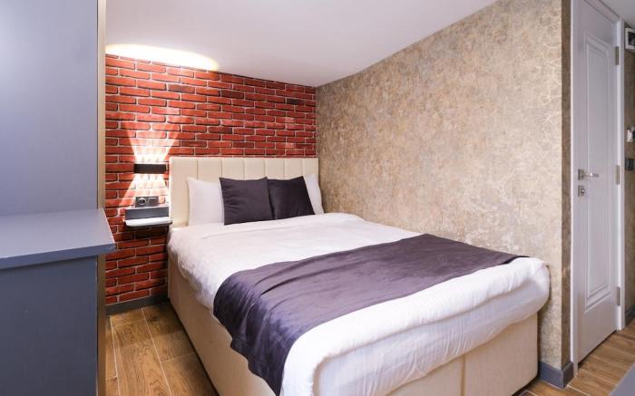 Cozy City Nest with Private Balcony