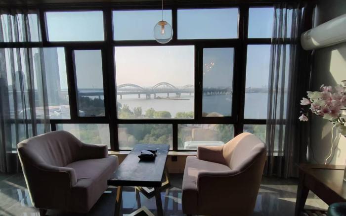 Central Avenue Luxury River View Apartment