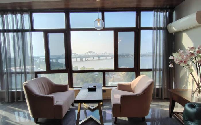 Central Avenue Luxury River View Apartment