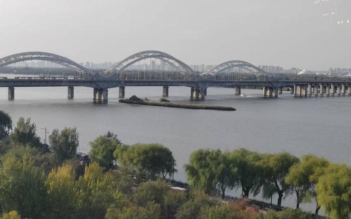 Central Avenue Luxury River View Apartment