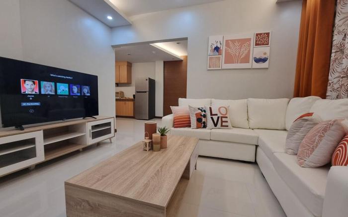 Cozy 3BR unit w/pool, 7 mins drive to surftown