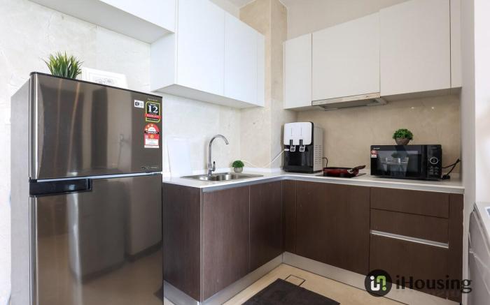 Silverscape 2 Bedroom/Seaview 1904 by iHousing