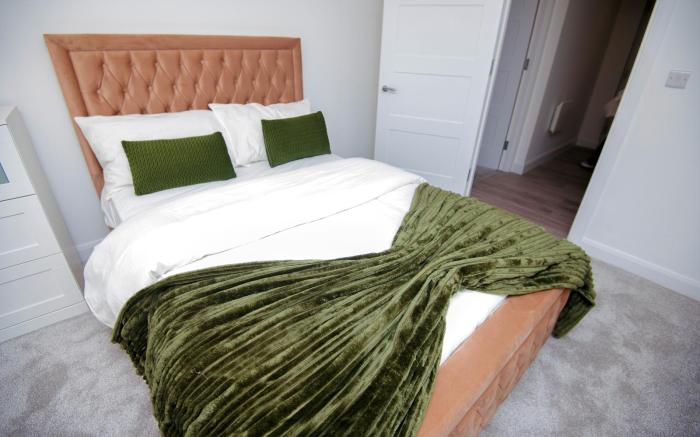 LUXURY 3 BEDROOM PENTHOUSE APARTMENT 