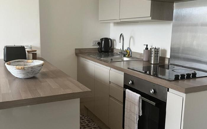 Newly Redecorated 1 bed flat !