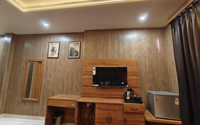 Goroomgo Siddhant Palace Varanasi