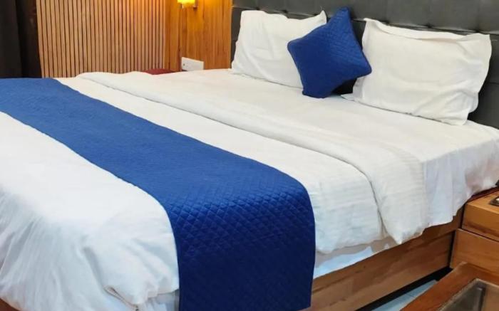 Goroomgo Siddhant Palace Varanasi