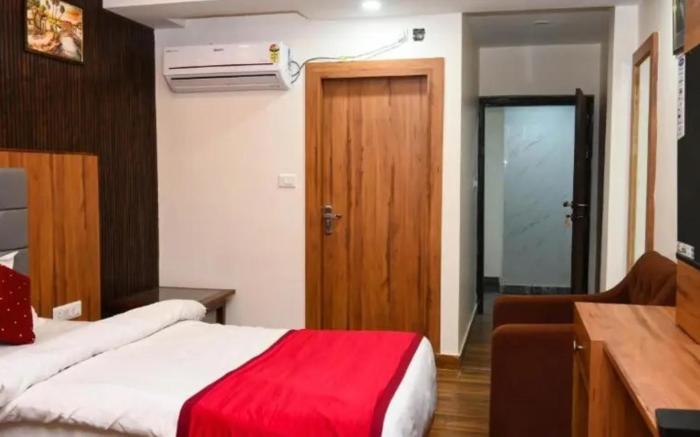 Goroomgo Siddhant Palace Varanasi