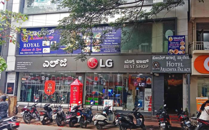 Aradhya Palace Yeshwanthpur -1 Km from railway stn