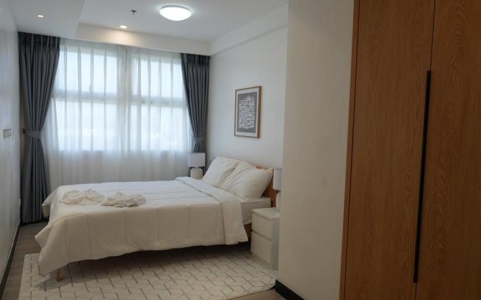 Stylish 1BR Condo with Infinity Pool & Gym