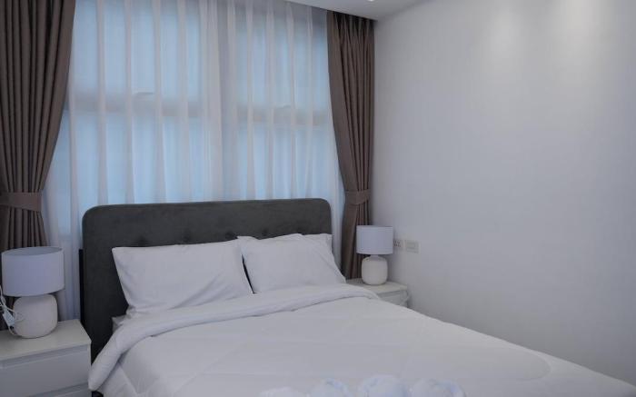 Modern 2BR Condo with Infinity Pool & Gym