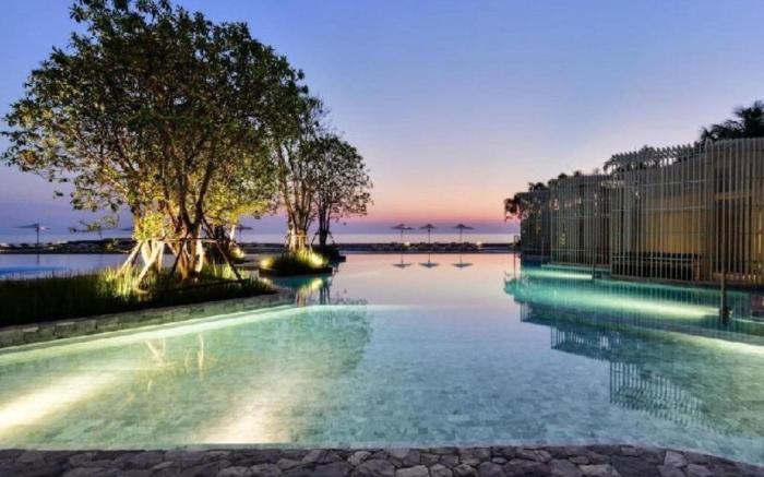 Two Bedroom Condo 276|Veranda Pattaya | Beachfront