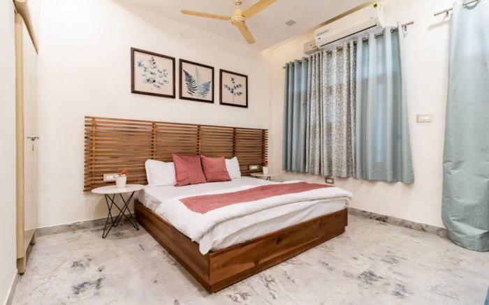 Stylish & Cozy Retreat w/ Jacuzzi | Vaishali Nagar
