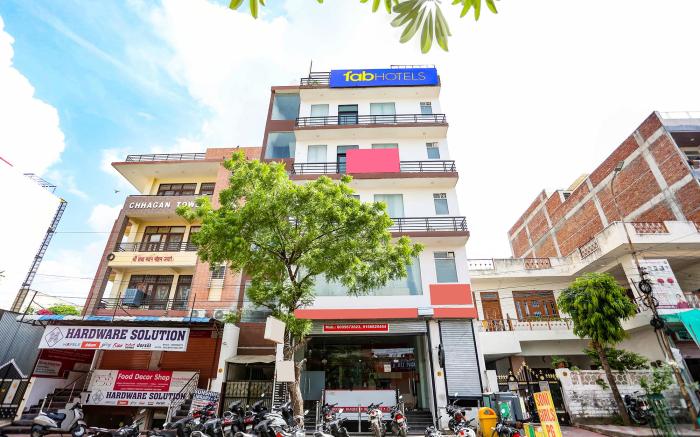 FabHotel Grand Capitol