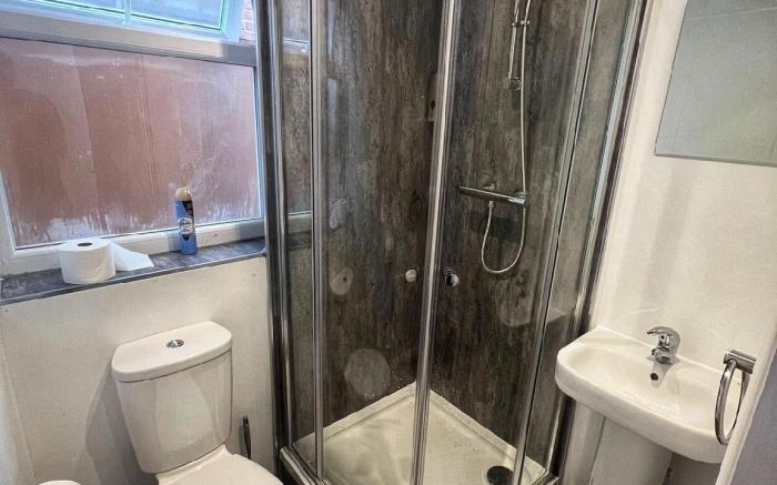 Apt 1: Newly renovated cosy flat - By ShireStays