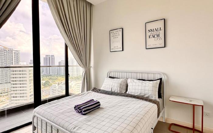 D’Pristine 4 bed room opposite legoland and medini