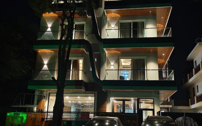 Royal Raven Hotel and Banquet 