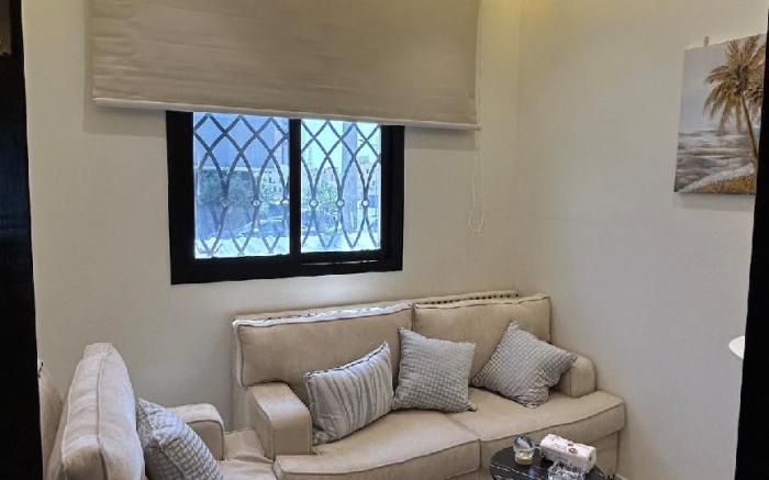 Modern apartmen close to airport  شقة أنيقة النرجس