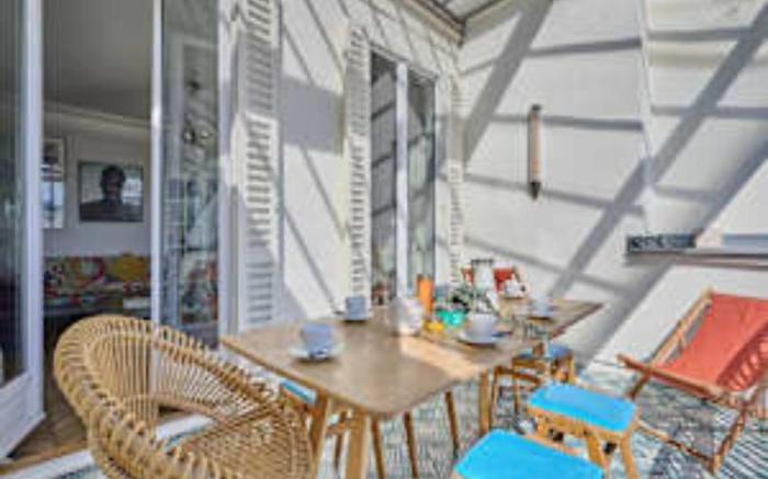 Superb flat with terrace in the centre of Paris