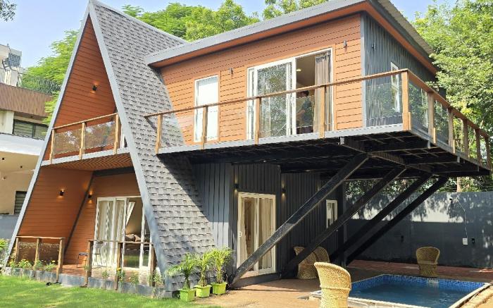 SKY BLOOM DLF 2BHK LUXURY VILLA CHATTARPUR