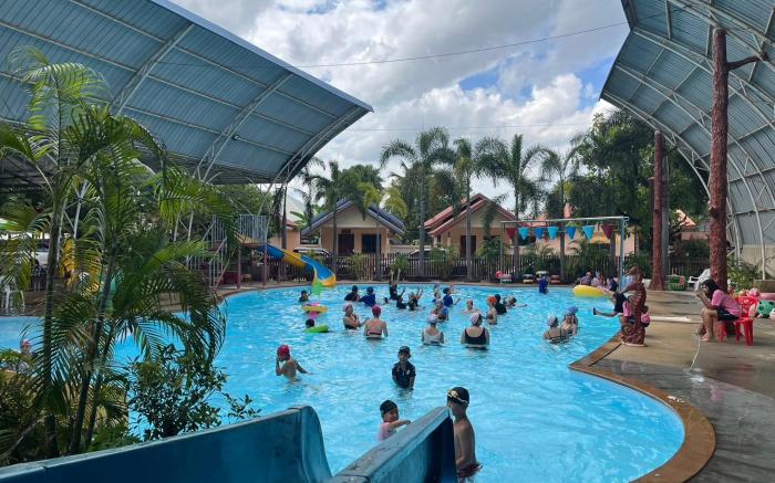 โรงแรมสวนน้ำพัชลีพร รีสอร์ท