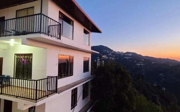     Hotel Vatika Resorts Cottages Shimla