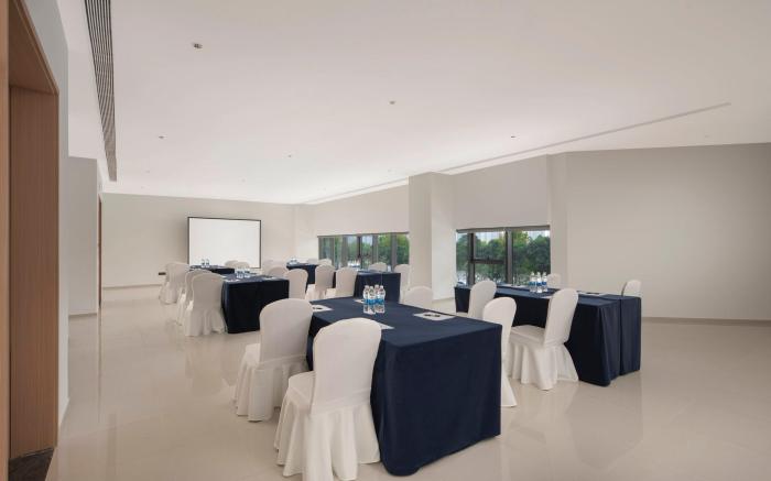 Holiday Inn Express Gongyi City Center