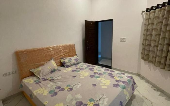 Shreenath Bed & Breakfast Hotel