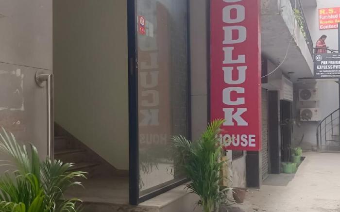 Hotel GoodLuck House Near Delhi Airport