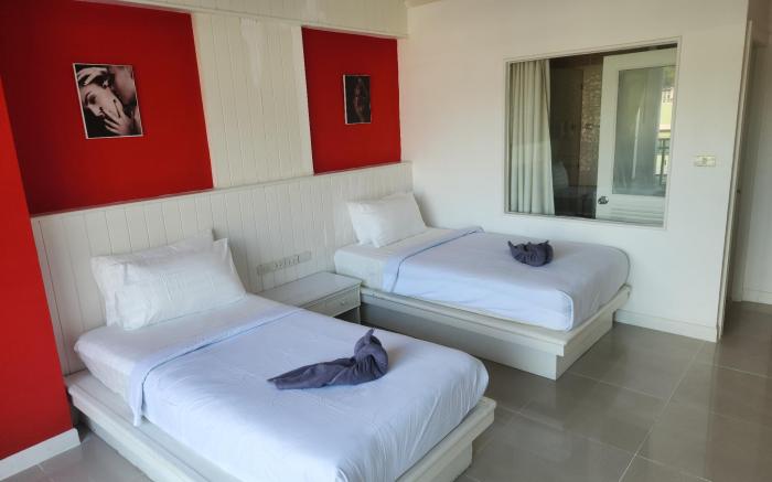 Santi White House Patong