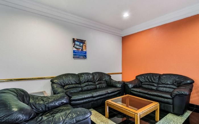 Motel 6 Libertyville, IL