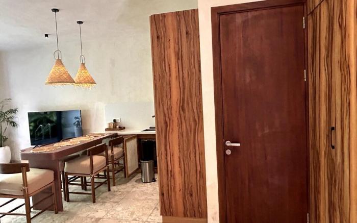 Centre of Berawa, walking distance to beach!