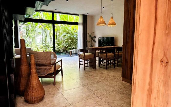 Centre of Berawa, walking distance to beach!