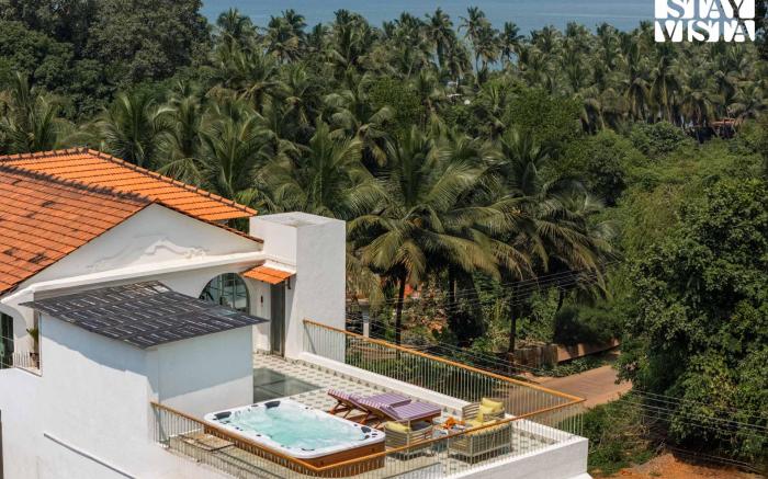 StayVista at Moonstone Villa w/ Pool, Rftp Jacuzzi