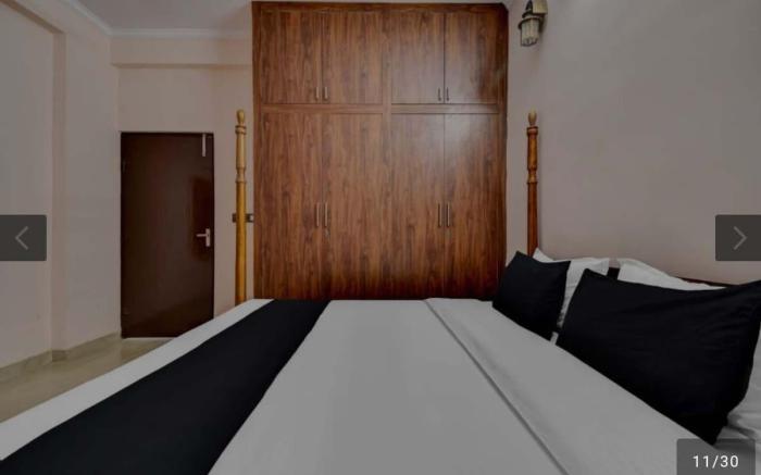 D7 – Spacious 7 Rooms on 3rd floor-Jaipur