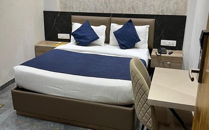 FabHotel Cosmos Green