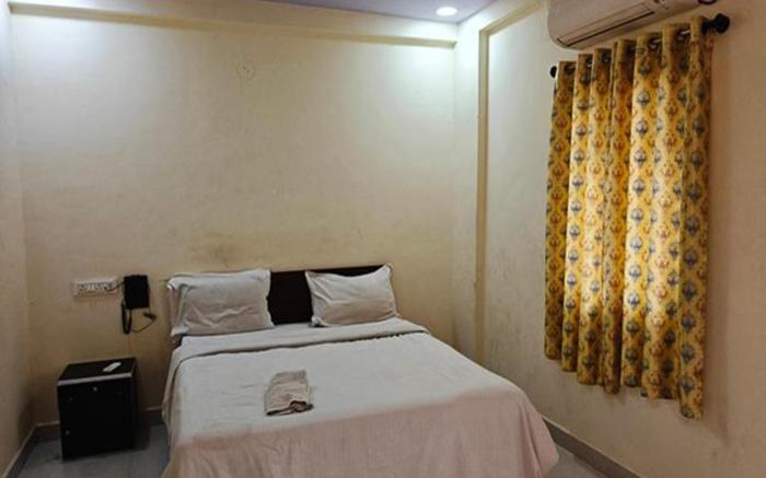 FabHotel Royal Inn Dehu