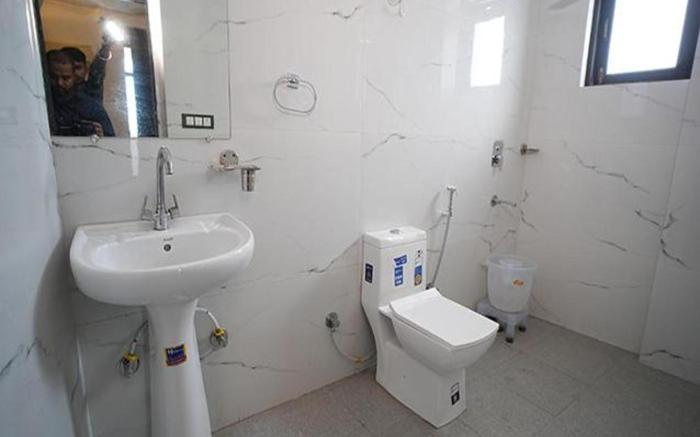 FabHotel Golden Palm