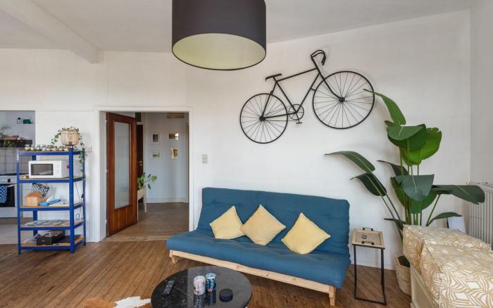 Near Station, 5 mins to Train Station