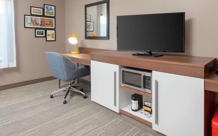 Hampton Inn & Suites Overland Park South