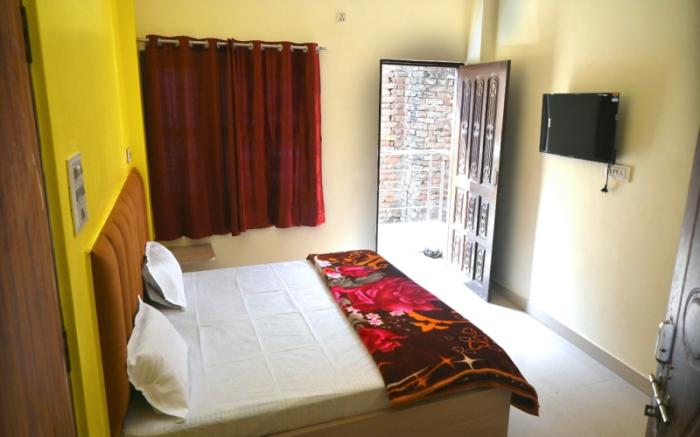 Maa laxmi paying guest house  