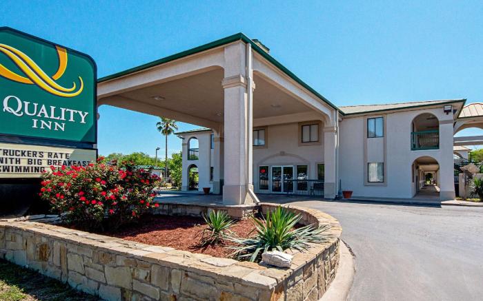 Quality Inn Three Rivers