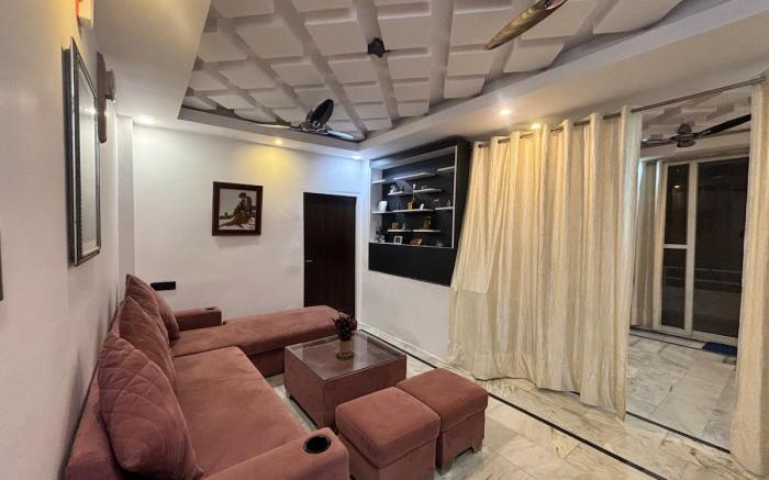 Vista Kove Flat - 212, Crown Mall