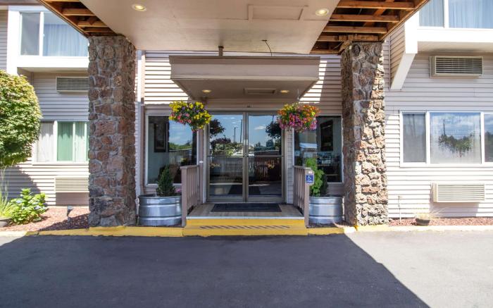 Red Lion Inn and Suites Vancouver