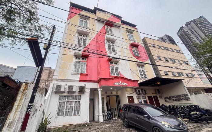 RedDoorz @ PB Inn near Stasiun Juanda