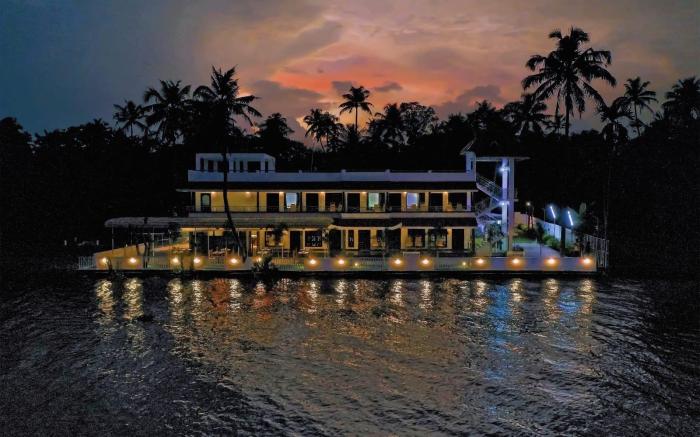 Vembanad Village backwater Resort by EGH