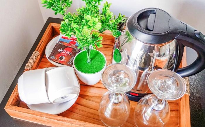 Brand New for Honeymoon Free Floating Breakfast