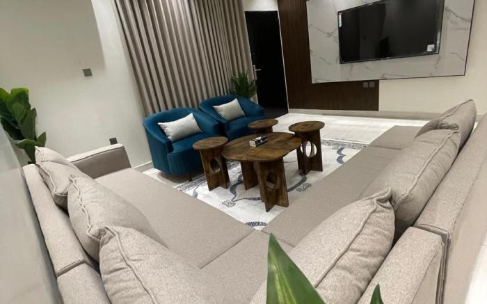 شقة راقية مدخل خاص ومساحة خارجية مستقلة